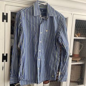 American Eagle men’s button down shirt